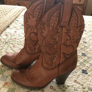 Brown boots size 8